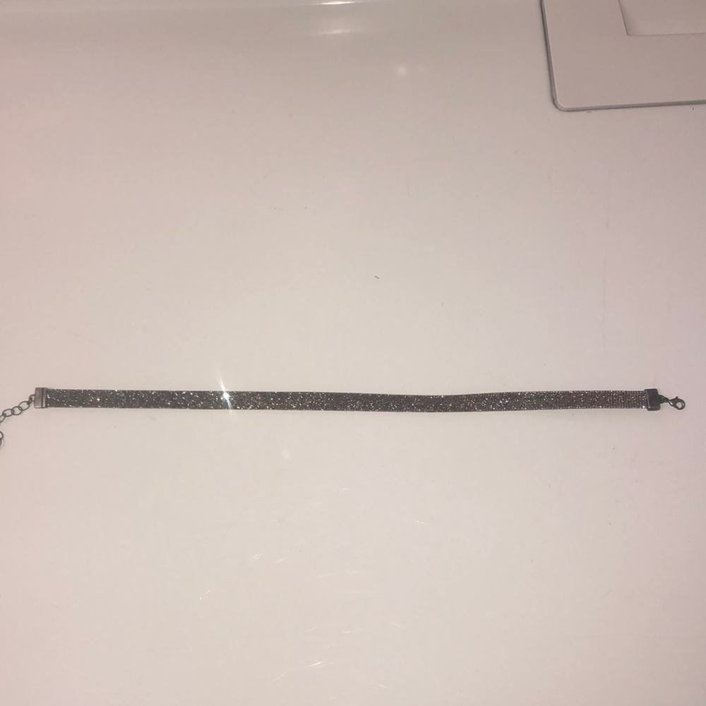 Metallic ribbon style choker necklace